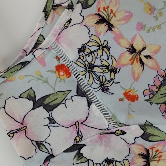 Lily White pale blue floral short sleeve flowy blouse size XL - Picture 3 of 8